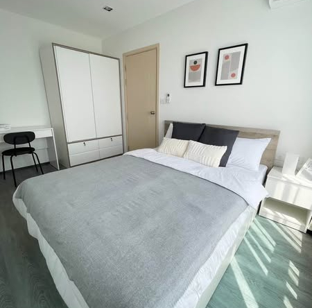 bedroom of Rich Park Triple Station