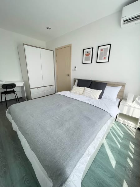 bedroom of Rich Park Triple Station