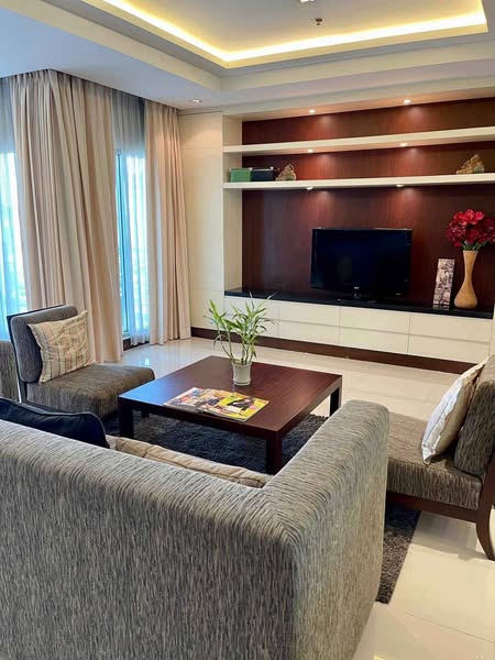 living room of Royal Residence Park