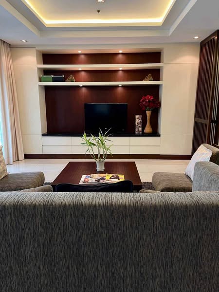 living room of Royal Residence Park