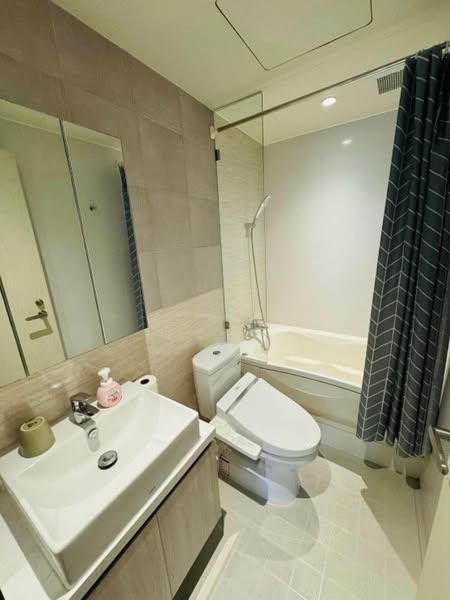 bathroom of Runesu Thonglor 5 (รูเนะสุ ทองหล่อ 5)