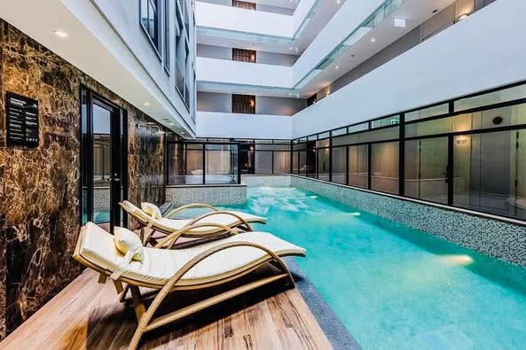 pool of Runesu Thonglor 5 (รูเนะสุ ทองหล่อ 5)
