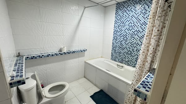 bathroom of Saranjai Mansion
