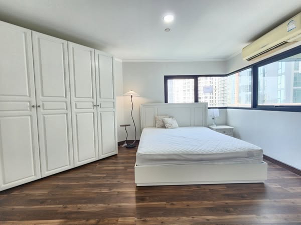 bedroom and room interior of Sathorn Gardens