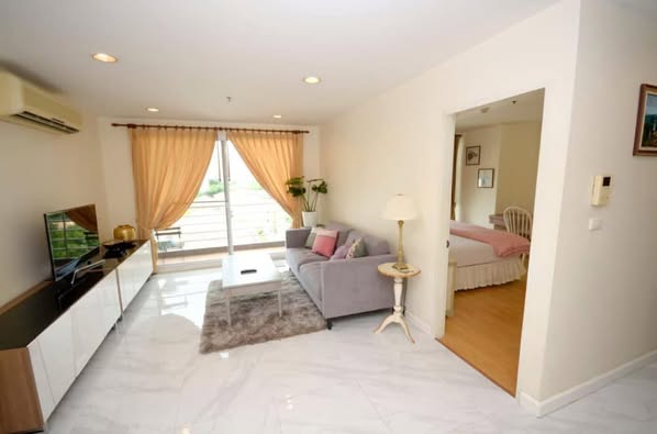 bedroom and living room of Serene Place Sukhumvit 24