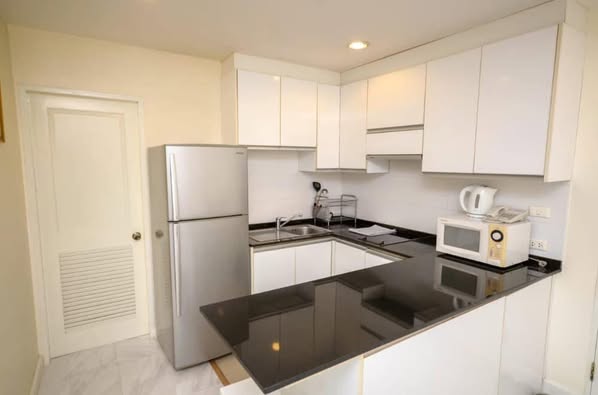 kitchen of Serene Place Sukhumvit 24
