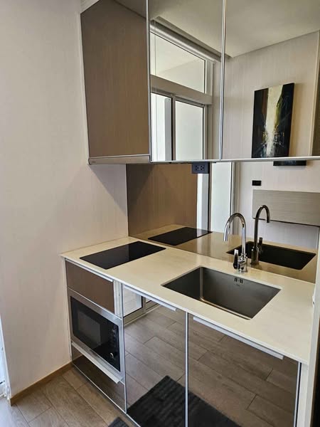 bathroom and kitchen of Siamese Exclusive Sukhumvit 42
