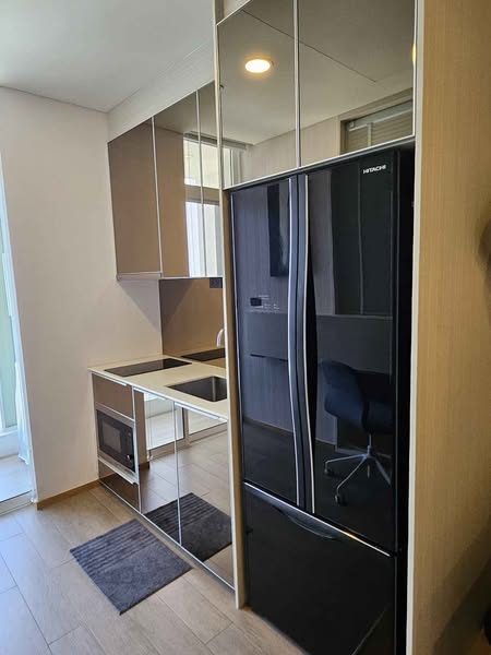 room interior and kitchen of Siamese Exclusive Sukhumvit 42