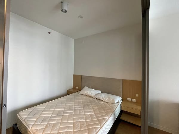 bedroom of Siamese Surawong
