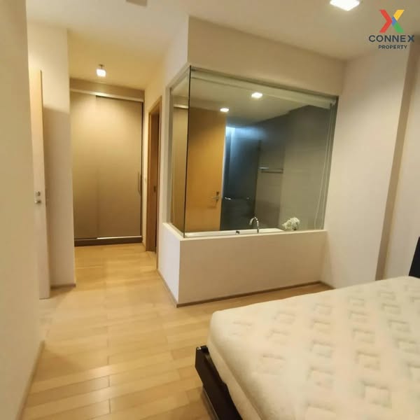 bedroom and room interior of Siri at Sukhumvit