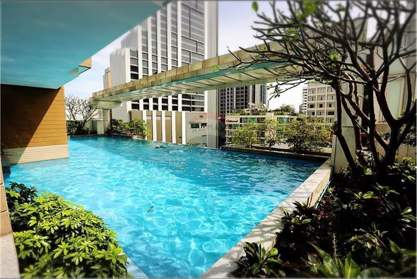 pool of Siri Residence