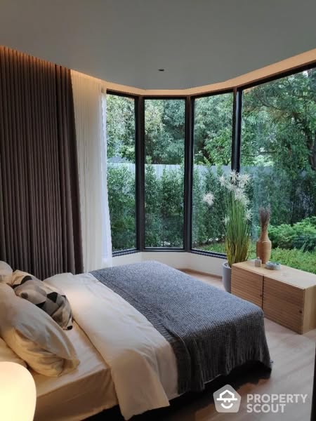 bedroom and room interior of Skyrise Avenue Sukhumvit 64