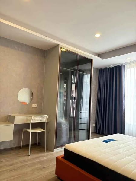 bedroom and room interior of SOHO​ BANGKOK​ RATCHADA​