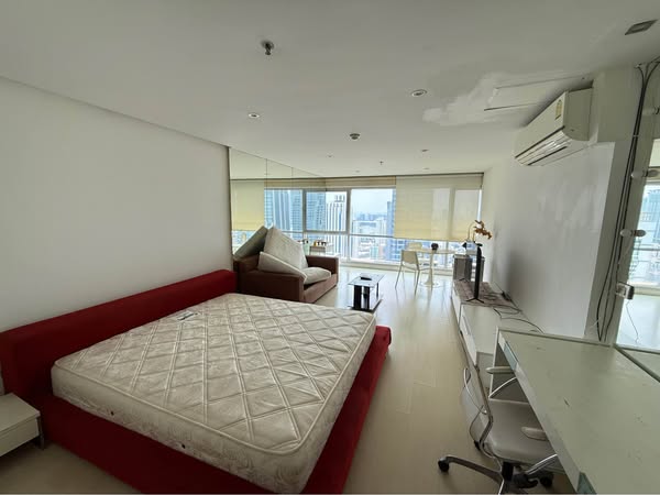 bedroom of Sukhumvit Suite
