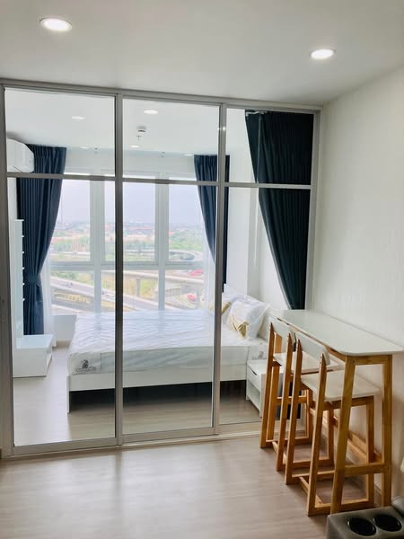 bedroom and room interior of Supalai Loft Sathon-Ratchaphruek
