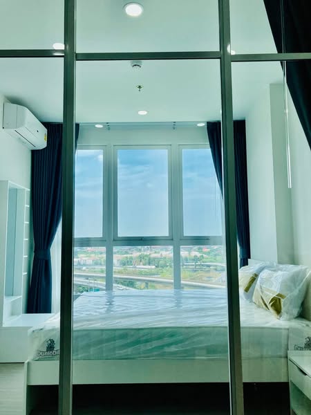 bedroom and room interior of Supalai Loft Sathon-Ratchaphruek