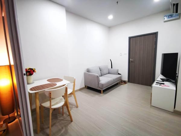 bedroom and room interior of Supalai Loft Sathon-Ratchaphruek