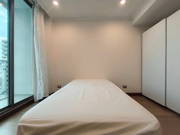 bedroom and room interior of Supalai Oriental Sukhumvit 39