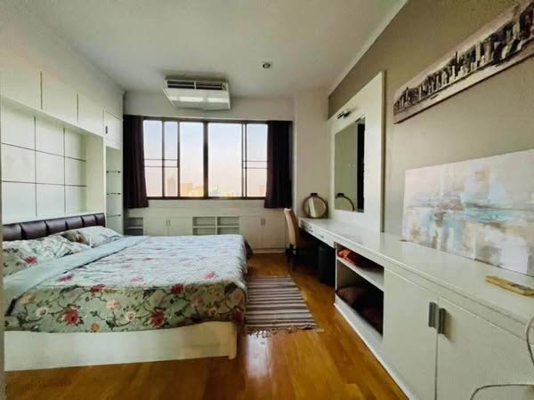 bedroom of Supalai Place Condominium Sukhumvit 39