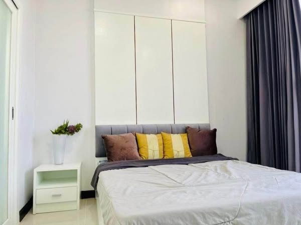 bedroom and room interior of Supalai Place Condominium Sukhumvit 39