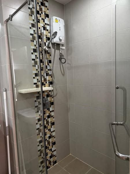 room interior and bathroom of Supalai Veranda Phasi Charoen Station