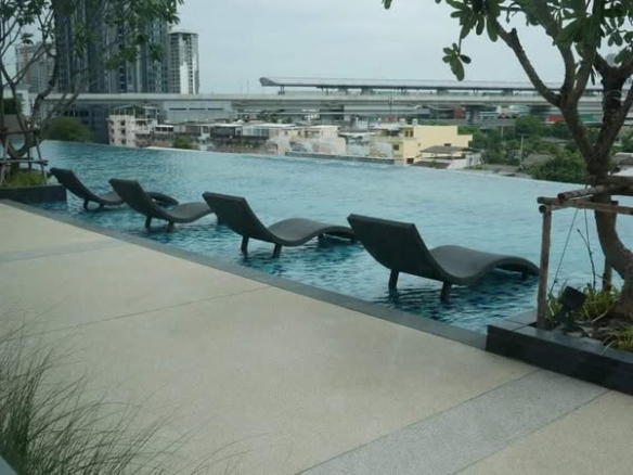 pool of Supalai Veranda Ratchawipha-Pracha Chuen
