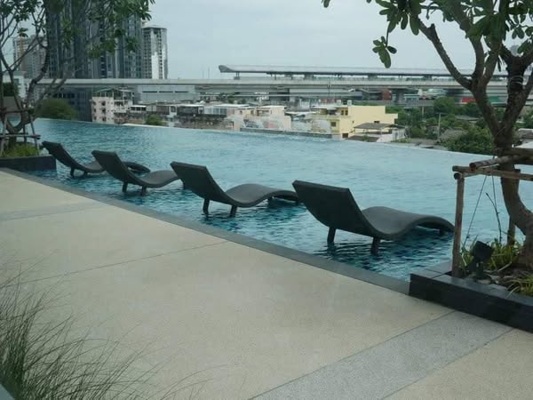 pool of Supalai Veranda Ratchawipha-Pracha Chuen
