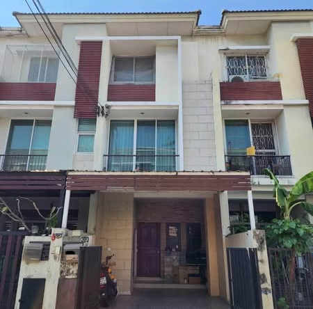 Thanapat Haus Sathorn-Narathiwas