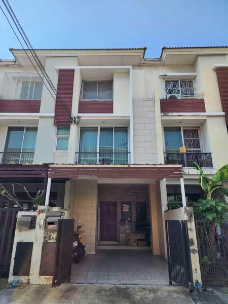 Thanapat Haus Sathorn-Narathiwas