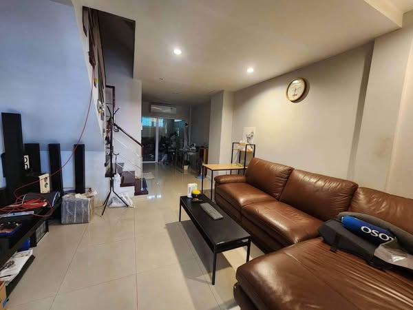 living room of Thanapat Haus Sathorn-Narathiwas