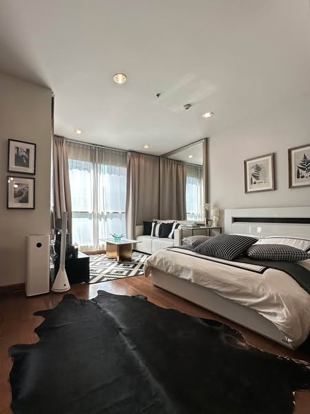 living room and bedroom of The Address Chidlom