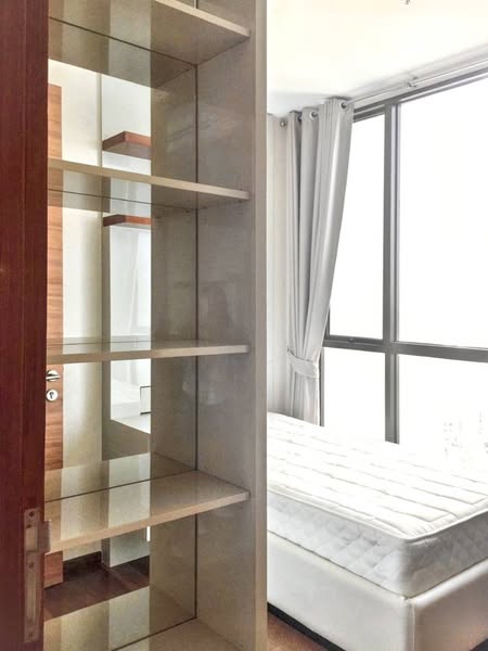 bedroom and room interior of The Address Sukhumvit 28
