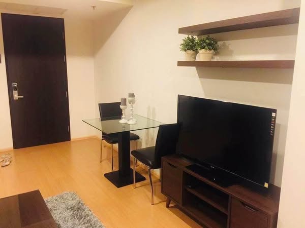 living room and room interior of The Alcove Thonglor 10