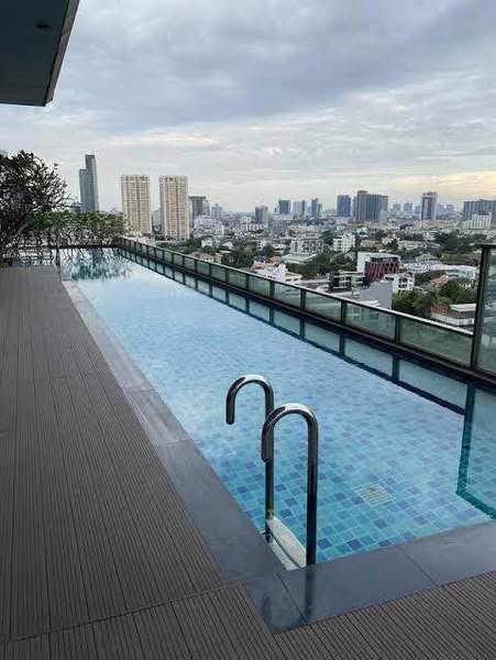 pool of The Alcove Thonglor 10