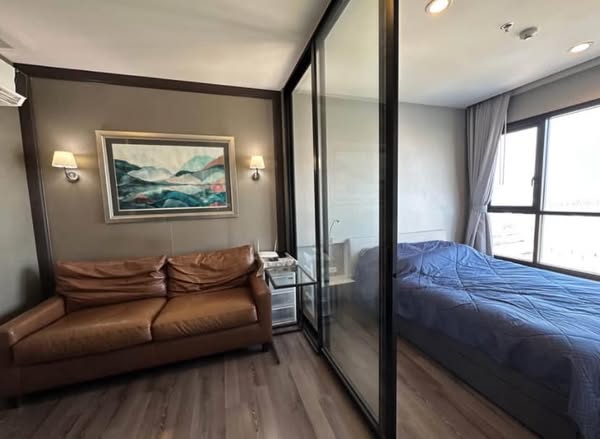 bedroom and room interior of The Base Park East