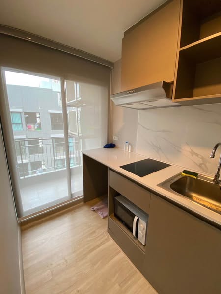 room interior and bathroom of The Belgravia Condo Ratchada Ladprao15