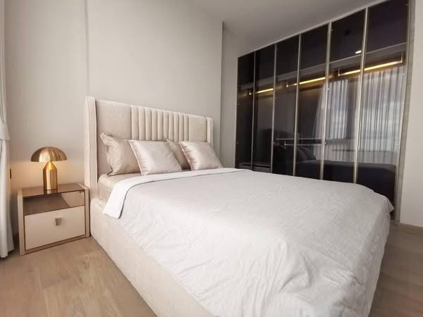 bedroom of The Crest Park Residences