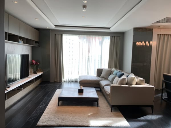 living room of The Crest Sukhumvit 24