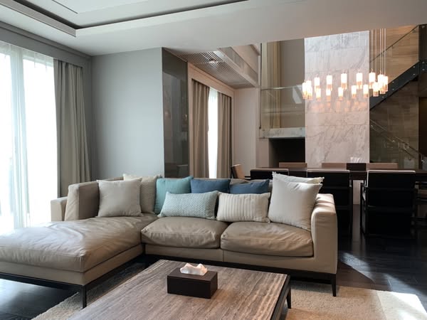 living room of The Crest Sukhumvit 24