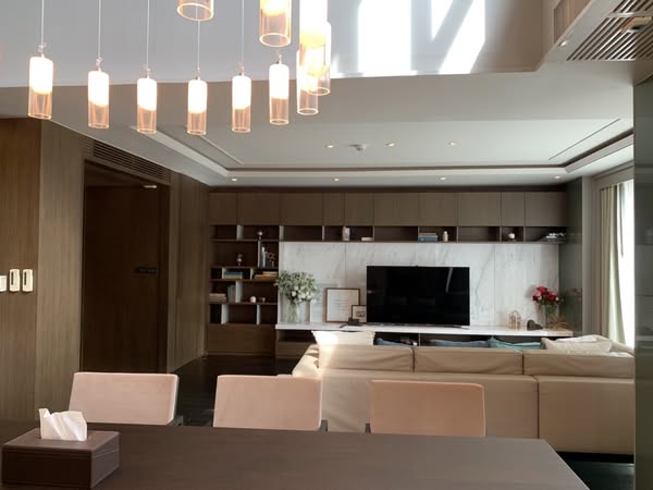 living room of The Crest Sukhumvit 24