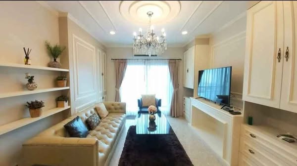 living room of The Crest Sukhumvit 34