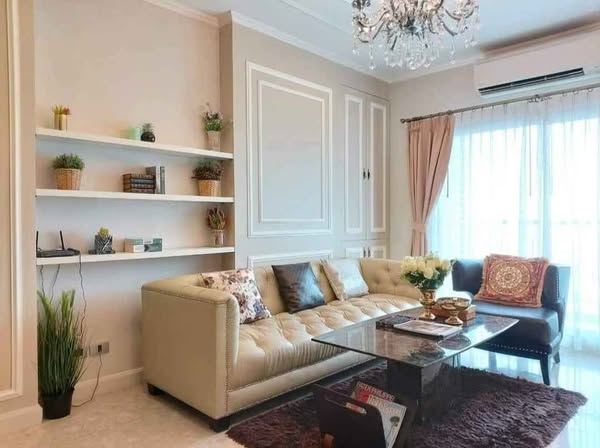 living room of The Crest Sukhumvit 34
