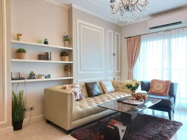 living room of The Crest Sukhumvit 34