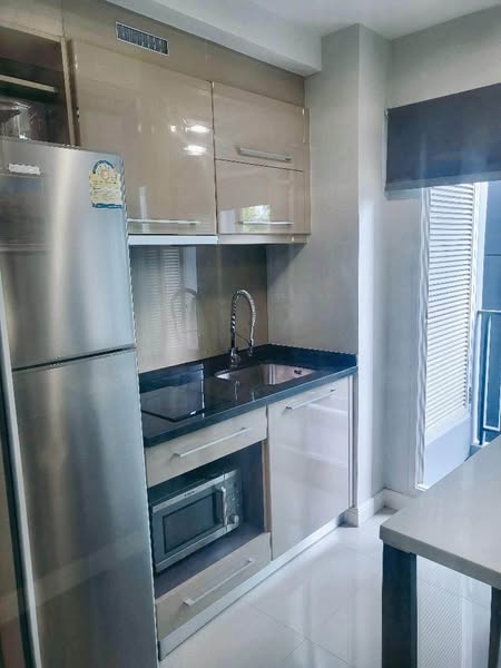kitchen of The Crest Sukhumvit 49