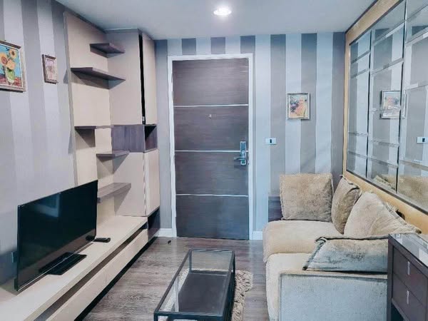 living room and bedroom and room interior of The Crest Sukhumvit 49