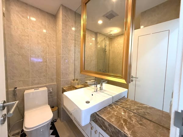 bathroom of The Empire Tower Pattaya ดิ เอ็มไพร์ ทาวเวอร์ พัทยา