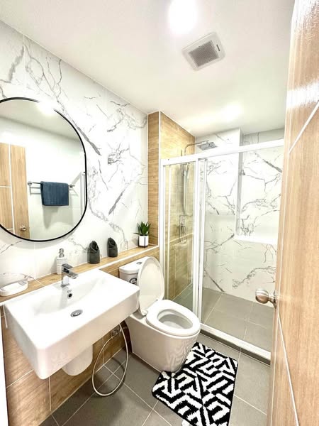 bathroom of The Fore Condominium