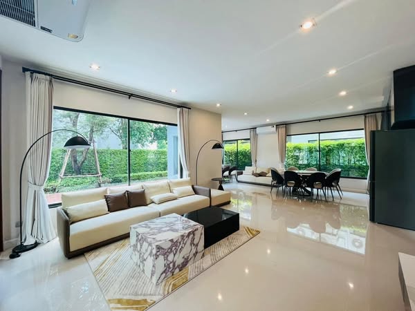living room of เดอะ แกรนด์ ลักซ์ บางนา-สวนหลวง THE GRAND LUX BANGNA- SUANLUANG