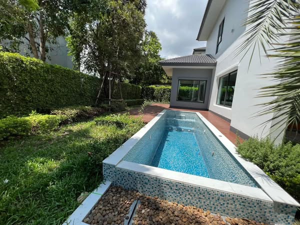 pool of เดอะ แกรนด์ ลักซ์ บางนา-สวนหลวง THE GRAND LUX BANGNA- SUANLUANG