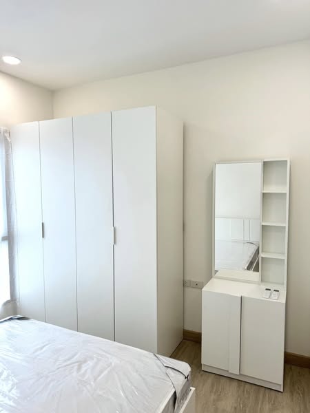 bedroom and room interior of The Leaf
